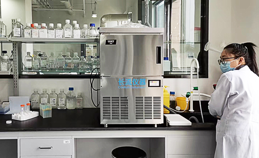 雪花制冰機(jī)現(xiàn)場(chǎng)安裝圖.jpg 雪花制冰機(jī)現(xiàn)場(chǎng)安裝圖.jpg