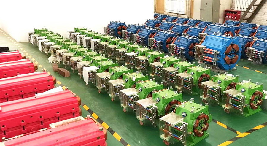 冷卻水測(cè)試完畢的粒子加速器磁鐵1.jpg 冷卻水測(cè)試完畢的粒子加速器磁鐵1.jpg