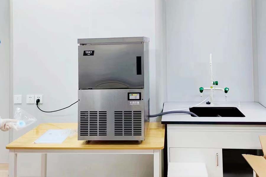 雪花制冰機(jī).jpg 雪花制冰機(jī).jpg