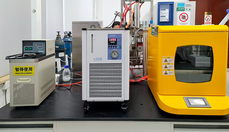 小型冷水機.jpg 小型冷水機.jpg