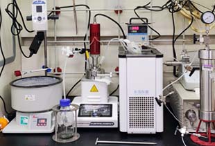 在實(shí)驗(yàn)過(guò)程中，如何確保恒溫循環(huán)水浴的溫度穩(wěn)定？