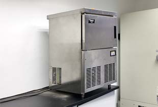 科研雪花制冰機(jī)：讓你的實(shí)驗(yàn)更精準(zhǔn)